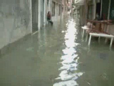 Acqua alta a Venezia:ecco il reportage- shock del nostro compaesano Claudio