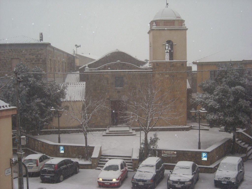 Villanovaforru sommersa dalla neve