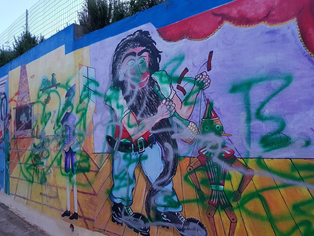 La favola diventa incubo: rovinato il murale su pinocchio villanovaforru murales