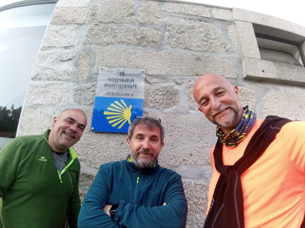Cammino di Santiago: pellegrini villanovesi in marcia cammino santiago sardi pellegrini