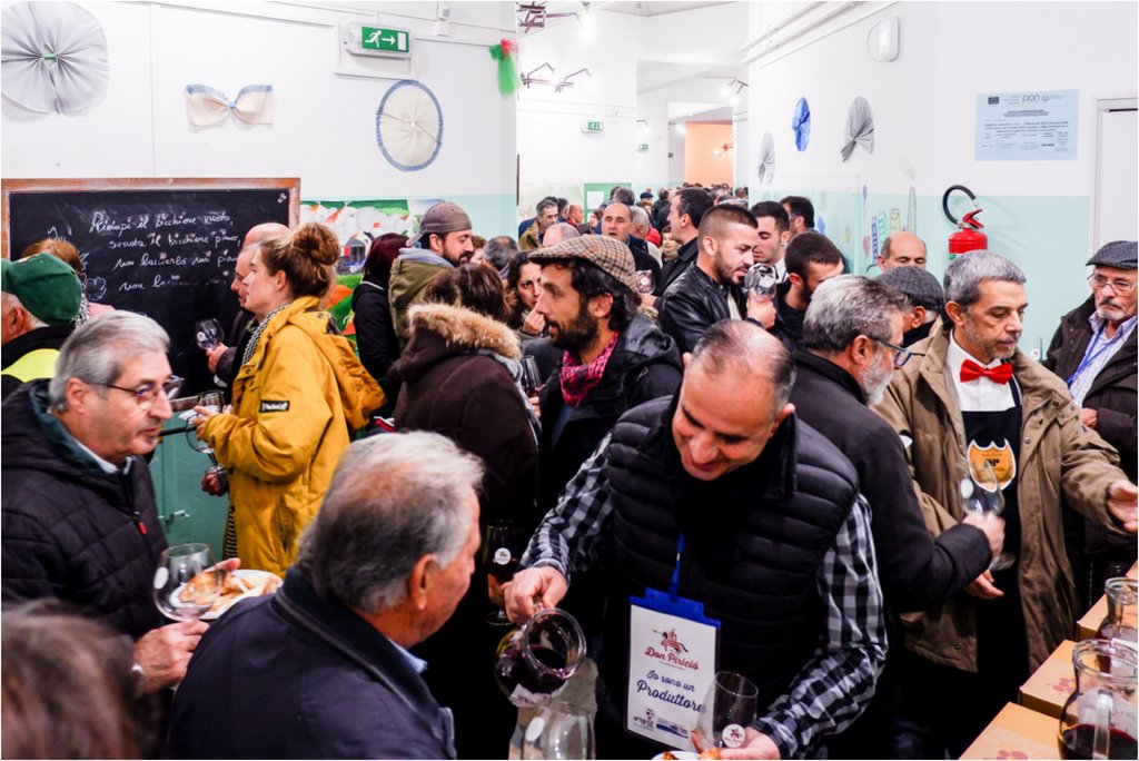 La pioggia non ferma Don Piriciò: successo per la 8^edizione sagra villanovaforru piriciolu
